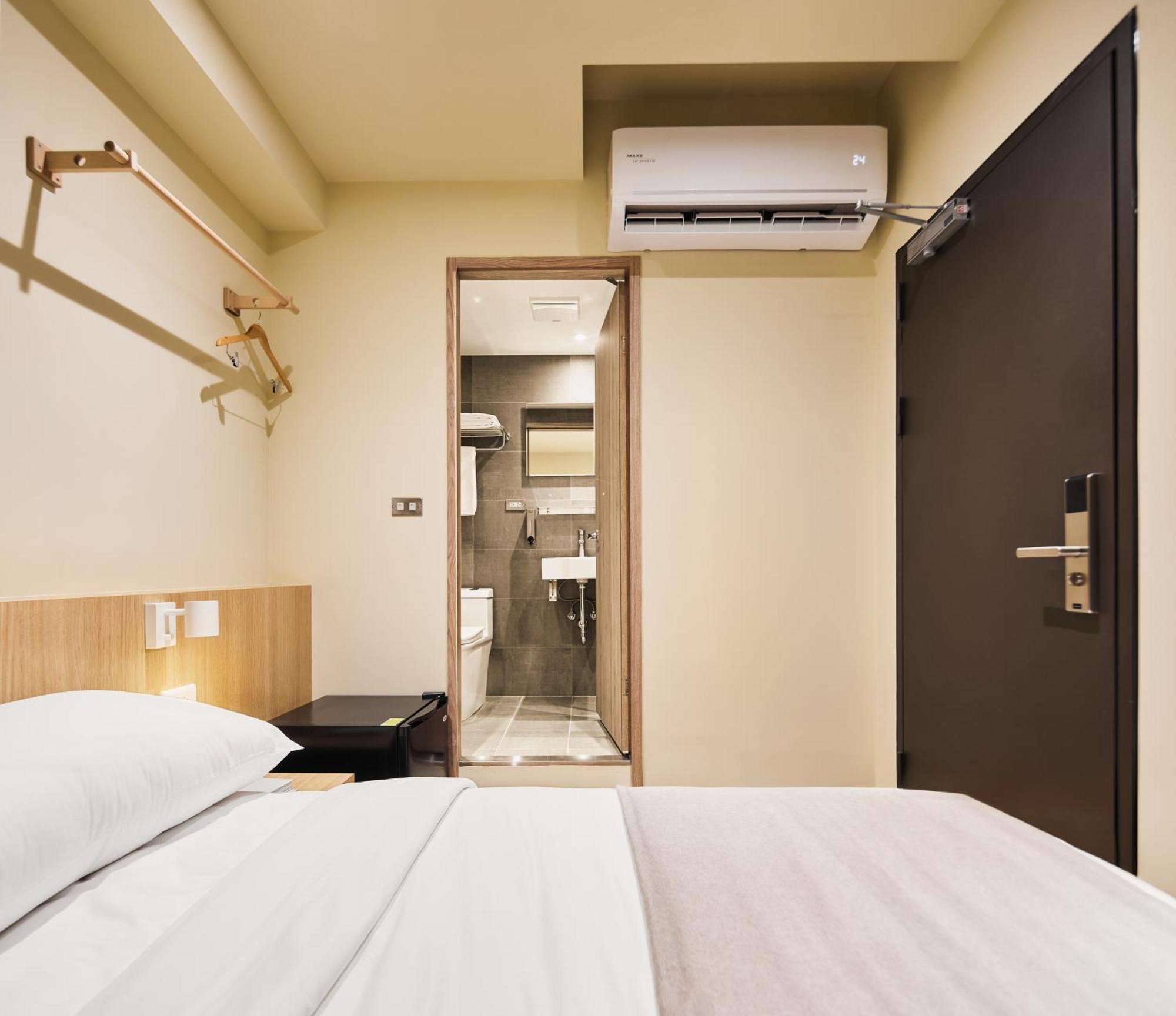 Brown House Hotel - Taipei Main Station Екстер'єр фото