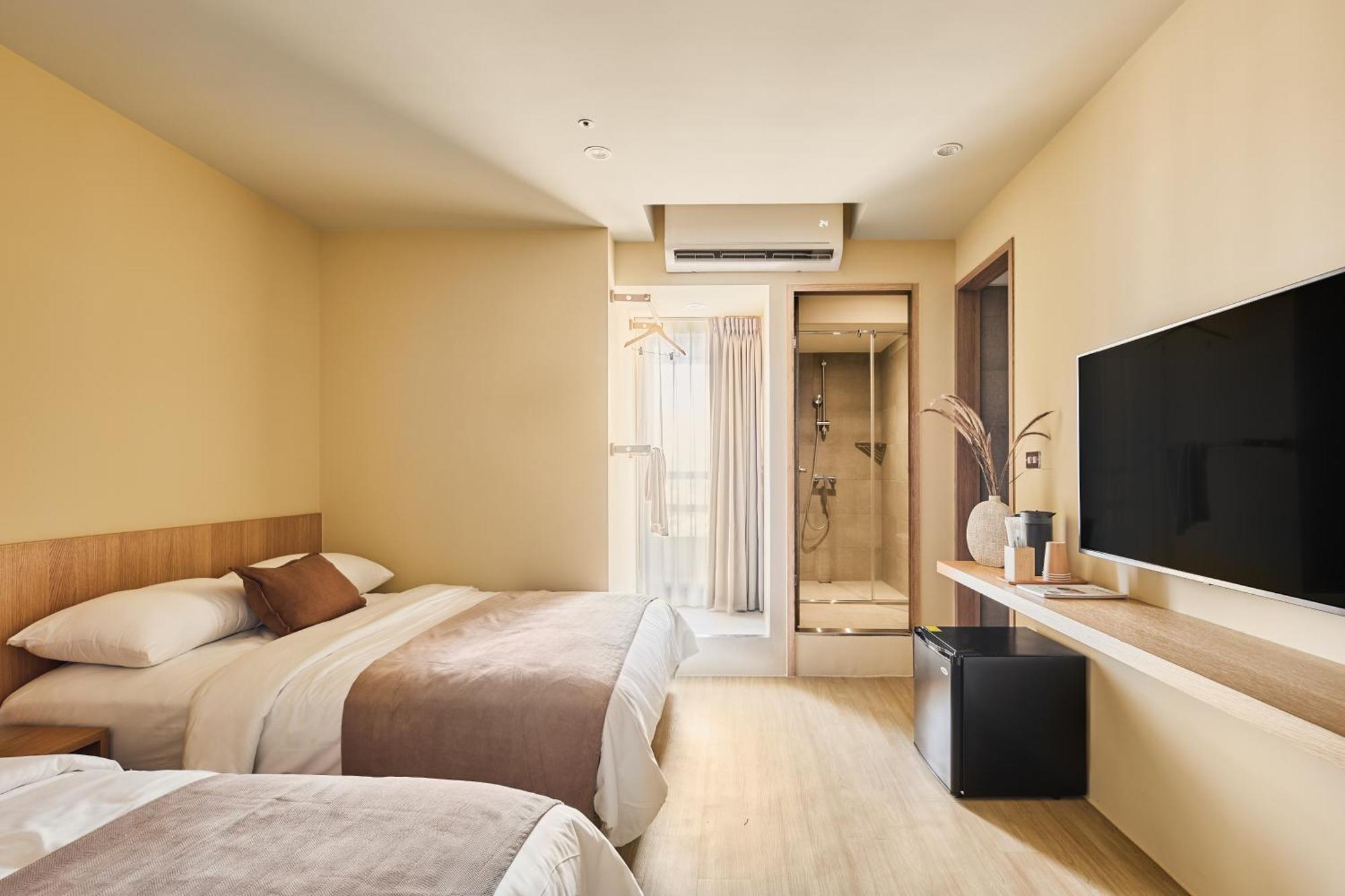 Brown House Hotel - Taipei Main Station Екстер'єр фото