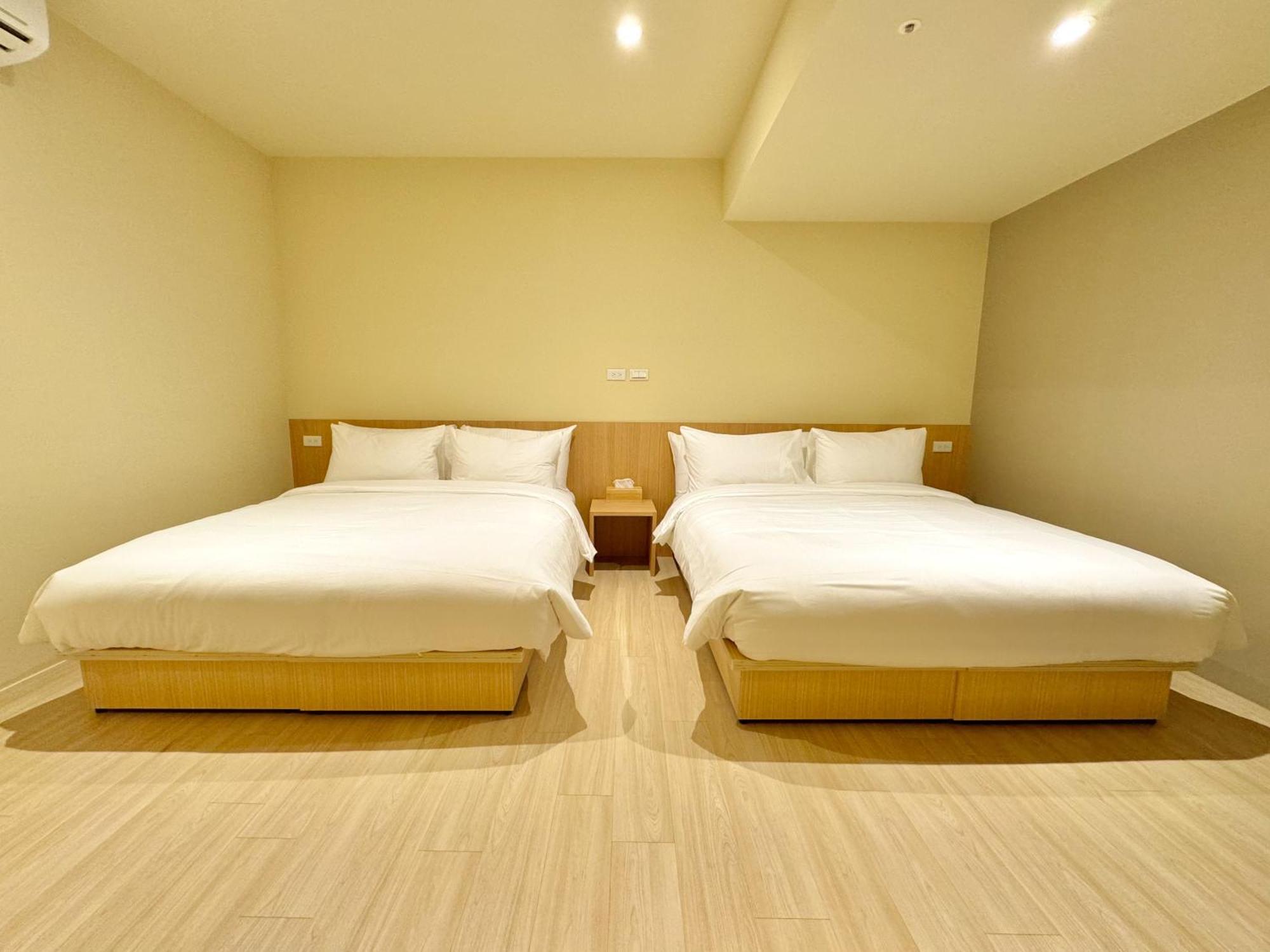 Brown House Hotel - Taipei Main Station Екстер'єр фото